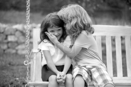 Téléchargez les photos : Kids kissing in summer park outdoors. Little boy and girl kids enjoying summer. Best friends two children - en image libre de droit