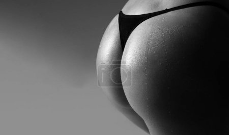 Téléchargez les photos : Close up sexy ass in erotic lingerie. Perfect Female Buttocks slim figure, bikini thong underwear. Woman sexy silhouette body in panties. Beauty butt with sensual touch - en image libre de droit