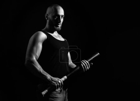 Téléchargez les photos : Portrait of man with serious face. Brutal man with baseball bat for fighting, concept of men power and strong. Violence and aggression. Dangerous man with serious emotion. Self defense - en image libre de droit