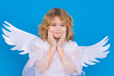 Téléchargez les photos : Christmas kids. Little cupid angel child with wings. Studio portrait of angelic kid - en image libre de droit