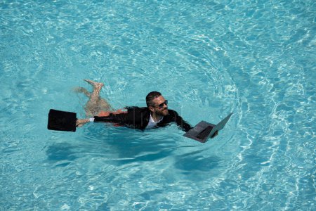 Photo for Funny business man relaxing in suit on swimming pool. Summer vacation, business on sea beach. Summer rest, business people concept. Wealthy business man relaxing in swimming pool. Remote on-line work - Royalty Free Image