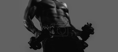 Foto de Plantillas de pancartas con hombre musculoso, torso muscular, seis abdominales. Cuerpo muscular sexy. Strong Fit Man Ejercicio con sombrillas - Imagen libre de derechos