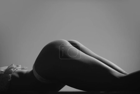 Foto de Body of sexy fit woman butt in erotic lingerie. Model in black lingerie. Big sexy ass. Sensual womans body. Female back and buttocks - Imagen libre de derechos