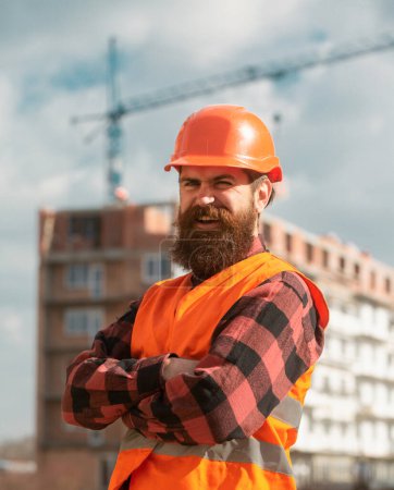 Téléchargez les photos : Portrait of worker man at construction site. Industrial theme - en image libre de droit