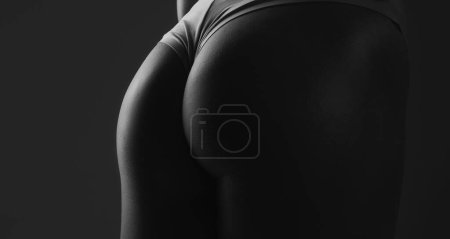 Téléchargez les photos : Young sexy woman butt closeup. Beautiful lady in erotic lingerie. Beauty woman with attractive buttocks in lace lingerie. Female ass in underwear. Naked models - en image libre de droit