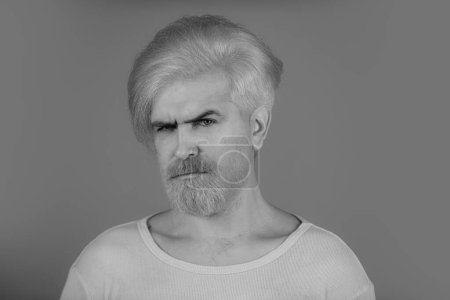 Téléchargez les photos : Homme barbu à longue barbe et moustache - en image libre de droit