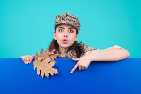 Photo for Studio isolated portrait of young happy woman with autumn fall leaves. Attractive caucasian smiling woman with yellow maple leaf. Autumn portrait of attractive woman wearing french beret ans scarf - Royalty Free Image