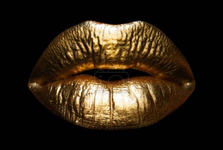 Téléchargez les photos : Belle bouche d'or de femme à lèvres. Lèvres dorées sensuelles, lèvres sexy - en image libre de droit