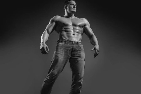 Foto de Cuerpo sexy en forma. Hombre desnudo con torso desnudo. Cortado cuerpo de sexy muscular desnudo gay. Abdominales desnudos chico - Imagen libre de derechos