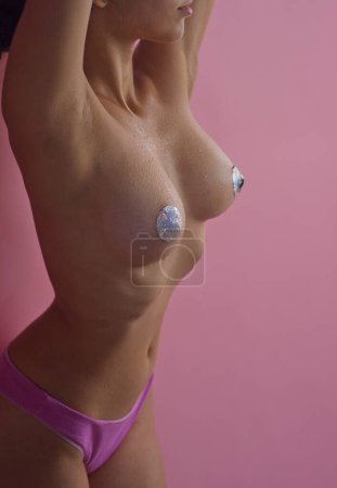 Téléchargez les photos : Women body. Bra model, sexy female breast. Women body shape. Breast boobs, woman after plastic surgery - en image libre de droit