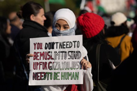 Téléchargez les photos : Washington DC, États-Unis - 21 octobre 2023 : Manifestants pro-palestiniens et anti-israéliens. Israël et le Hamas dans la bande de Gaza. La guerre entre Israël et la Palestine proteste. Groupe de manifestants. Guerre de Gaza - en image libre de droit