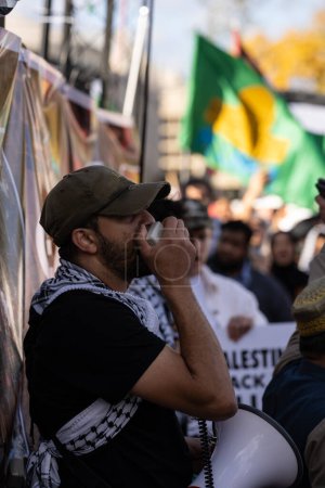 Téléchargez les photos : Washington DC, États-Unis - 21 octobre 2023 : Manifestants pro-palestiniens et anti-israéliens. Israël et le Hamas dans la bande de Gaza. Guerre entre Israël et la Palestine. Manifestation contre le gouvernement iranien pour meurtre - en image libre de droit