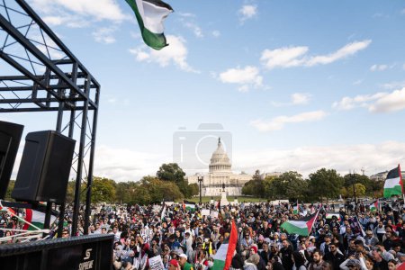 Téléchargez les photos : Washington DC, États-Unis - 21 octobre 2023 : Manifestants pro-palestiniens et anti-israéliens. Israël et le Hamas dans la bande de Gaza. Guerre Israël et Palestine. Hamas, tsahal et guerre du hasbullah. Drapeau palestinien - en image libre de droit