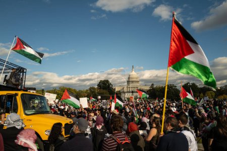 Téléchargez les photos : Washington DC, États-Unis - 21 octobre 2023 : Manifestants pro-palestiniens et anti-israéliens. Israël et le Hamas dans la bande de Gaza. Guerre entre Israël et la Palestine. Manifestation en Palestine Manifestation à Washington DC - en image libre de droit