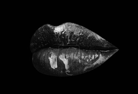Foto de Sexy seducción labios de mujer, labio de la pasión, boca sensual. Seducción pasión deseo. Arte sobre fondo negro - Imagen libre de derechos