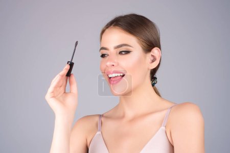 Photo for Woman shaping brown eyebrows. Woman eye with beautiful eyebrows. Shaped brows, long eyelashes. Paint eyebrows. Girl contouring eyebrows on isolated studio background - Royalty Free Image