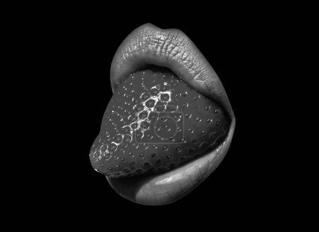 Foto de Lengua de fresa. Labio sexy, boca de arte, aislado sobre fondo negro - Imagen libre de derechos