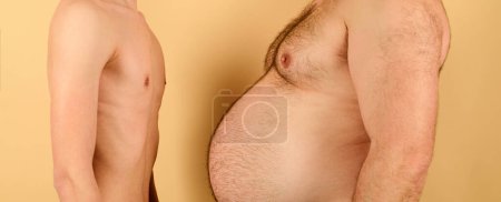 Téléchargez les photos : Gros contre mince, obèses. Torse maigre vs gros ventre des hommes - en image libre de droit
