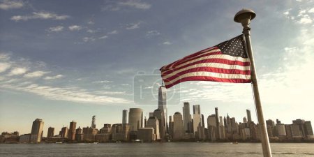 Téléchargez les photos : Drapeau américain à New York. Mémorial américain, vétérans, 4 juillet, Indépendance, Travail, Patriotes, Fête du Président. New York, vue sur Manhattan - en image libre de droit