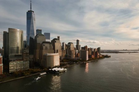 Foto de Skyline de Nueva York. Manhattan vista desde Nueva Jersey, rascacielos de Nueva York. Vista aérea de Gran Manzana. Panorama de Nueva York desde Hudson. Monumento al paisaje urbano. Lower Manhattan NY - Imagen libre de derechos
