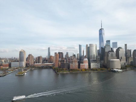 Téléchargez les photos : New York skyline. Vue sur Manhattan depuis le New Jersey, le gratte-ciel de New York. Vue aérienne de Big Apple. Panorama de New York depuis Hudson. Point de repère du paysage urbain. Lower Manhattan NY - en image libre de droit
