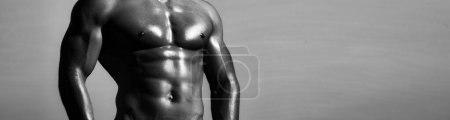 Téléchargez les photos : Modèles de bannière avec homme musclé, torse musculaire, six pack abs muscle. Noir et blanc. Corps musculaire de l'homme fort - en image libre de droit