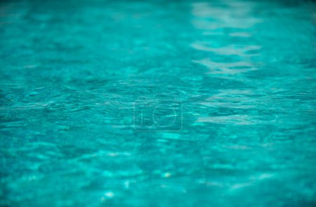 Téléchargez les photos : Eau dans la piscine, fond avec haute résolution. Onde texture abstraite ou ondulée de l'eau - en image libre de droit