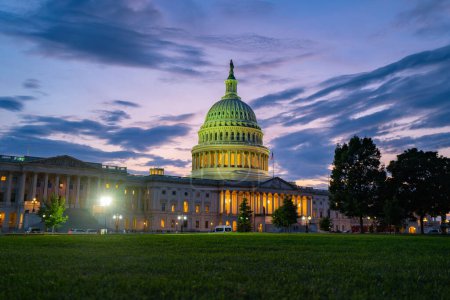 Téléchargez les photos : Bâtiment du Capitole la nuit, Capitol Hill, Washington DC. Photo de monuments du Capitole - en image libre de droit