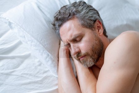 Photo for Adult man sleeps in white bed. Handsome shirtless man sleeping in bed at bedroom. Hispanic mature man sleeping at home at morning. Good sleep. Man sleeping in bed. People bedtime, rest sleep concept - Royalty Free Image