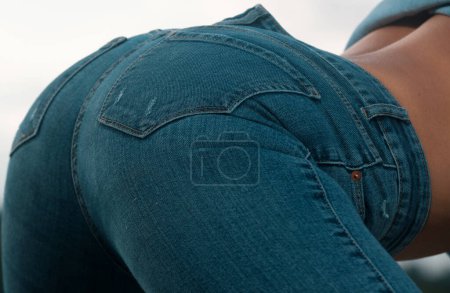 Foto de Firm buttocks in in jeans shorts. Big sexy womans butt. Beauty form ass - Imagen libre de derechos
