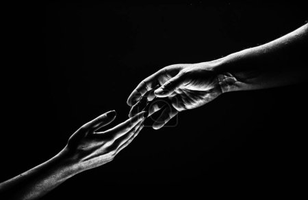 Foto de Dos manos. Ayudando a un amigo. Rescate o ayuda gesto de manos. Concepto de salvación. Manos de dos personas en el momento del rescate, ayuda. Aislado sobre fondo negro - Imagen libre de derechos
