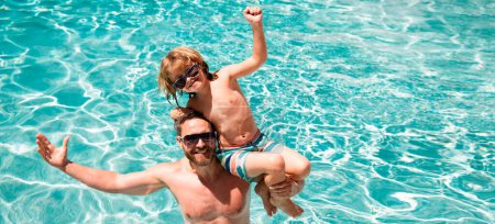 Foto de Father and son in pool. Pool resort. Boy with dad playing in swimming pool. Active lifestyle concept. Fathers Day. Banner for header, copy space. Poster for web design - Imagen libre de derechos