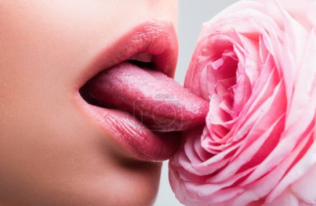 Téléchargez les photos : Lips with lipstick closeup. Beautiful woman lips with rose. Girl blowjob with tongue, symbol - en image libre de droit
