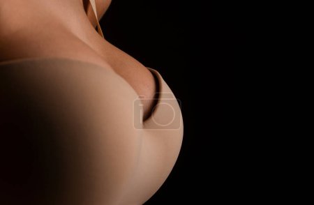 Foto de Mujeres sexy cuerpo en sujetador. Tetas, cirugía plástica femenina. Tetas sexys. Implantes de silicona. Primeros planos de senos, tetas más grandes - Imagen libre de derechos