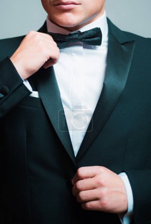 Téléchargez les photos : Man in black suit wearing bow tie. Male fashion. Formal suit classic style outfit. Elegant and stylish hipster - en image libre de droit
