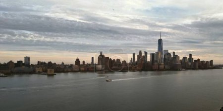 Téléchargez les photos : New York skyline. Vue sur Manhattan depuis le New Jersey, le gratte-ciel de New York. Vue aérienne de Big Apple. Panorama de New York depuis Hudson. Point de repère du paysage urbain. Lower Manhattan NY - en image libre de droit