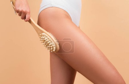 Téléchargez les photos : Legs with clean skin. Female buttocks ass without cellulite. Skin treatment. Anti-cellulite body massage for leg and butt. Spa and wellness, body care, cosmetology - en image libre de droit