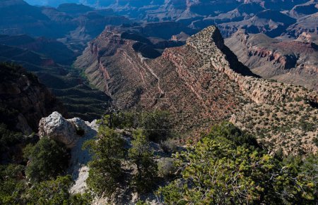 Foto de Cañón de rocas, montañas rocosas. Roca del cañón, fondo paisajístico. Montaña de rocas. Arizona y Utah desierto - Imagen libre de derechos
