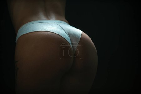 Foto de Body of sexy fit woman butt in erotic lingerie. Closeup butt. Big sexy ass. Sensual womans body - Imagen libre de derechos