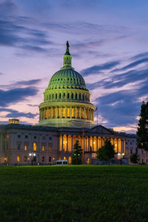 Foto de Congreso en Washington DC. Edificio Capitolio. Capitolio con puesta de sol en Washington D.C. Capitolio Hill calle fotografias - Imagen libre de derechos