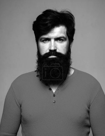 Téléchargez les photos : Serious bearded man portrait. Looks seriously, Isolated on gray - en image libre de droit