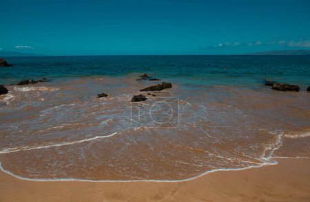Téléchargez les photos : Vue sur la mer de la plage, fond de vacances d'été - en image libre de droit