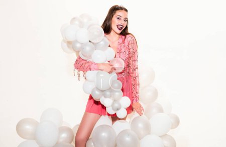 Foto de Vacaciones, una joven divertida con globos. Hermoso cumpleaños de celebración de chica feliz. Chica feliz - Imagen libre de derechos