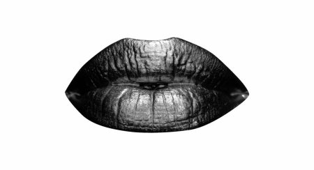 Foto de Hermosa boca de oro de mujer con labios. Labios dorados sensuales, labios sexys. Aislado sobre fondo blanco - Imagen libre de derechos
