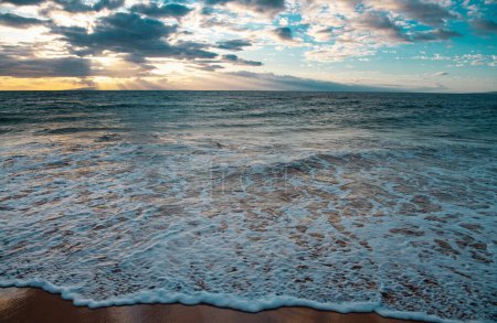 Foto de Playa y mar tropical. Naturaleza océano paisaje fondo - Imagen libre de derechos