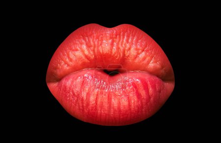 Foto de Labios femeninos rojos y sexy aislados sobre un fondo negro, beso de aire, labios hermosos besados, lápiz labial rojo de belleza. labios sensuales, beso sexy - Imagen libre de derechos