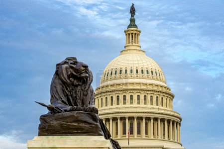 Foto de Edificio y cúpula del Capitolio de Estados Unidos, sede del Congreso de Estados Unidos, en Washington, DC, en Capitol Hill. Detalle de la cúpula del Capitolio. Símbolo americano - Imagen libre de derechos