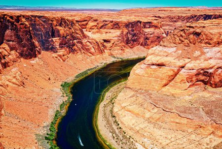 Foto de Arizona Horseshoe Bend en el Gran Cañón. Cañón de roca roja carretera paisaje panorámico. Camino de montaña en roca roja cañón desierto panorama
. - Imagen libre de derechos
