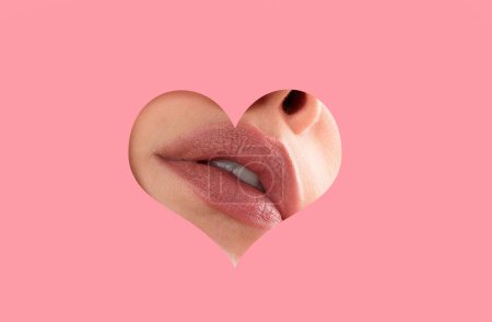 Maquillage des lèvres. Femme lèvre à travers le trou dans du papier rose. Espace de copie. Beauté de la mode. Maquillage et cosmétiques