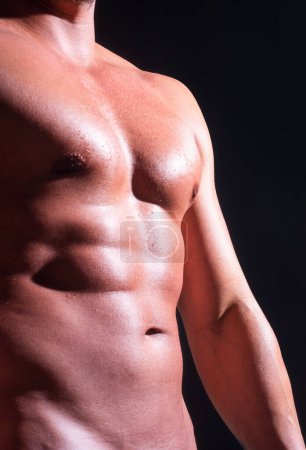 Foto de Torso de hombre desnudo. Cortado cuerpo de sexy muscular desnudo gay. Abdominales desnudos chico - Imagen libre de derechos